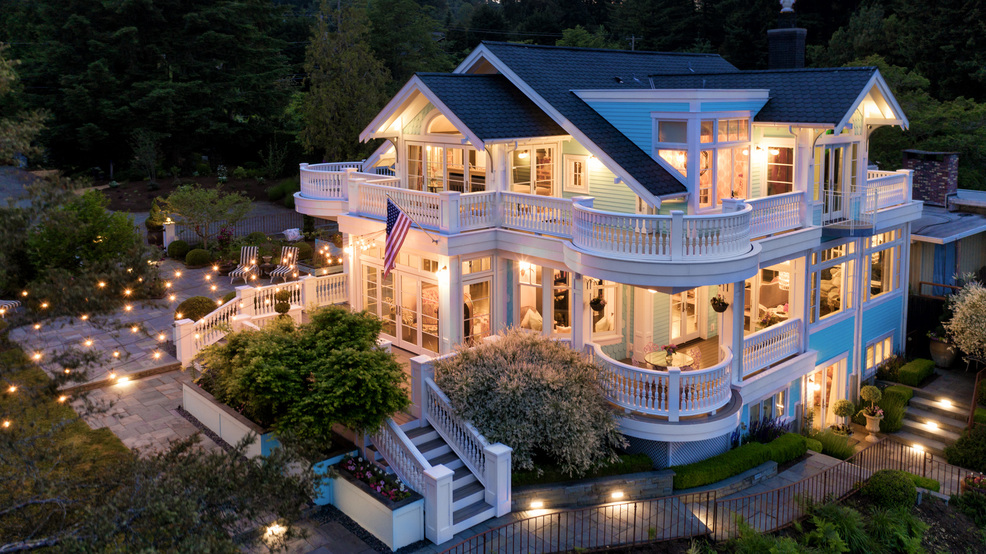 Hidden gem on Vashon Island. An awesome home in Burton.